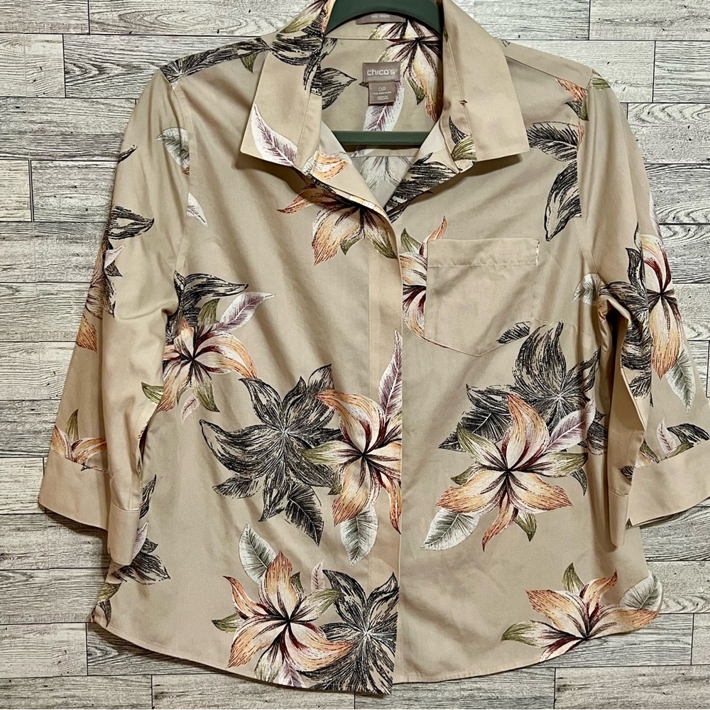 Chicos Womens Shirt Sz-4/6 Petite Beige Floral Collared Hidden Button 3/4 Sleeve